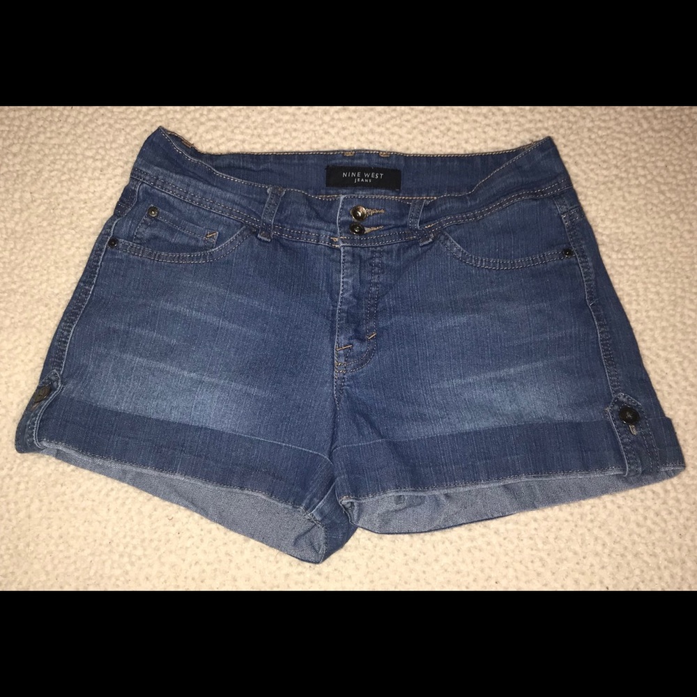 Nine West jean shorts size 6 rolled bottoms